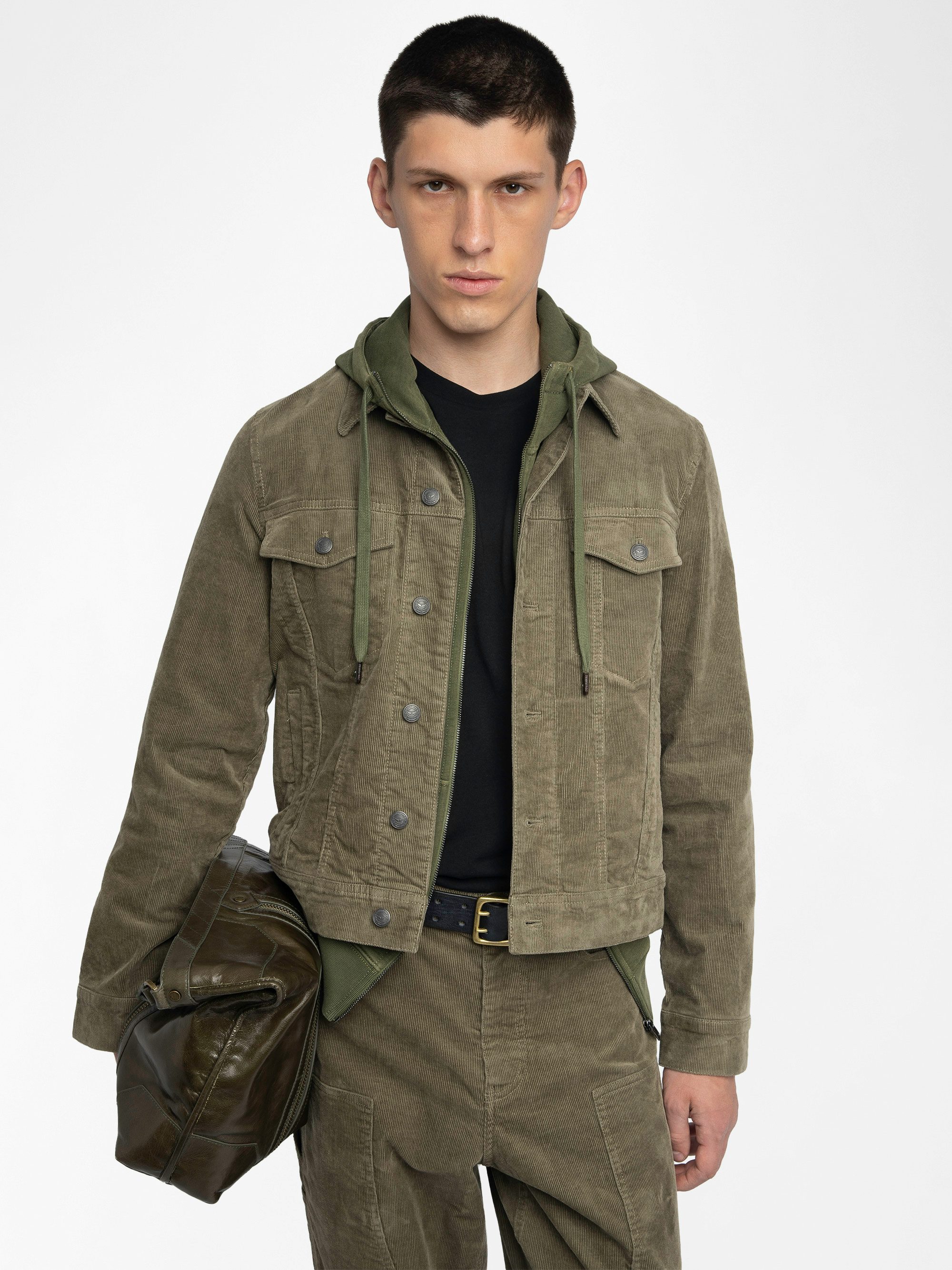 Bases Velvet Jacket - Velvet jacket, long sleeves with button closure and wing embroidery on the back.